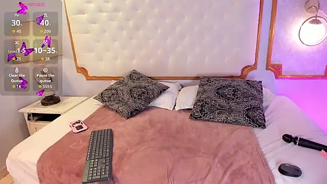 Paiige peach online show from November 23, 11:21 am