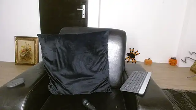 Snapshot of JuicyJanexo chatting on October 11, 4:22 am JuicyJanexo online show from October 11, 4:22 am