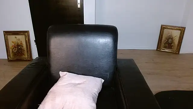 Snapshot of JuicyJanexo chatting on January 11, 5:01 am JuicyJanexo online show from January 11, 5:01 am