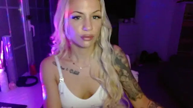 Snapshot of JuicyJanexo chatting on March 8, 7:12 am JuicyJanexo online show from March 8, 7:12 am