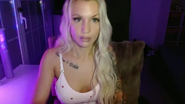 Snapshot of JuicyJanexo chatting on March 14, 5:35 am JuicyJanexo online show from March 14, 5:35 am