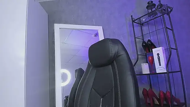 Tina Tayllor online show from October 31, 6:53 pm