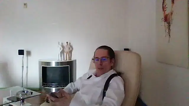 Snapshot of Minm666 chatting on February 24, 10:48 am Minm666 online show from February 24, 10:48 am