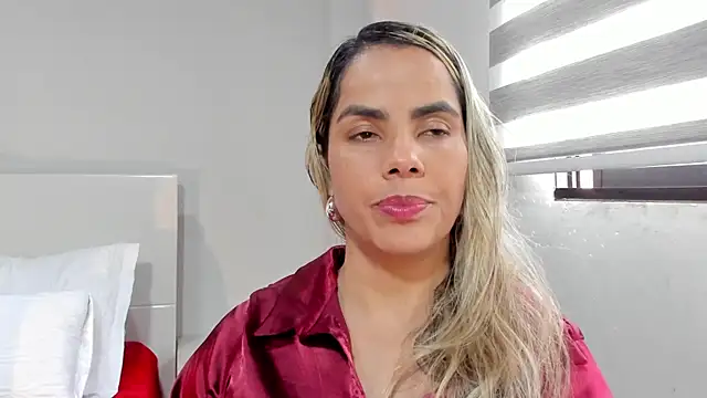 ClaraMariaMon online show from May 11, 6:49 pm
