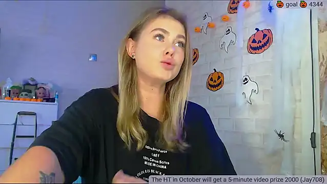 SuchCute online show from October 24, 2:52 am