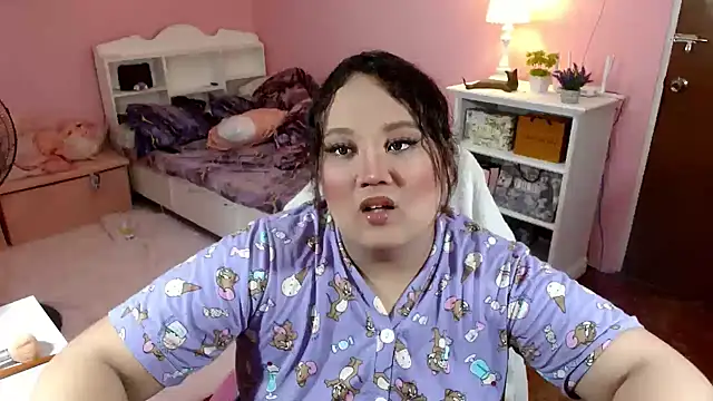 Snapshot of GiannaLopezSmith chatting on November 18, 3:49 pm GiannaLopezSmith online show from November 18, 3:49 pm