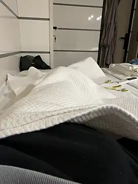 Snapshot of young1fucker chatting on December 16, 8:48 pm young1fucker online show from December 16, 8:48 pm