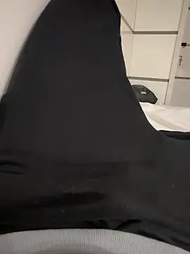 Snapshot of young1fucker chatting on December 17, 1:27 pm young1fucker online show from December 17, 1:27 pm