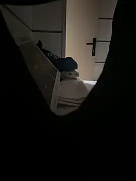 Snapshot of young1fucker chatting on December 28, 2:32 pm young1fucker online show from December 28, 2:32 pm