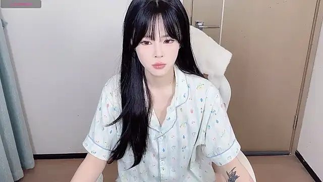 Snapshot of Mini-X chatting on October 10, 7:07 am Mini-X online show from October 10, 7:07 am