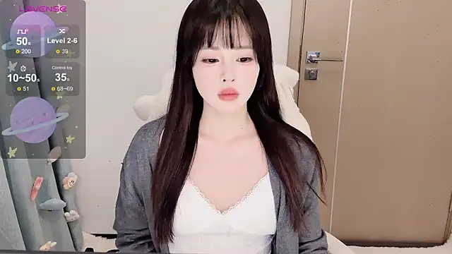 Snapshot of Mini-X chatting on October 22, 10:48 am Mini-X online show from October 22, 10:48 am