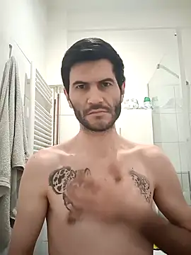 Snapshot of Gigolo4040 chatting on December 14, 7:25 pm Gigolo4040 online show from December 14, 7:25 pm