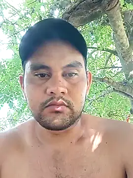 Snapshot of travieso2893 chatting on December 13, 6:27 pm travieso2893 online show from December 13, 6:27 pm