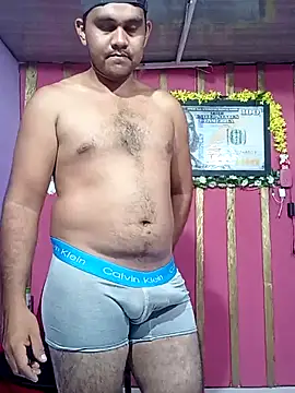 Snapshot of travieso2893 chatting on December 22, 2:49 am travieso2893 online show from December 22, 2:49 am