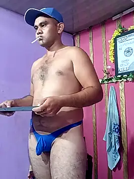 Snapshot of travieso2893 chatting on January 2, 1:17 am travieso2893 online show from January 2, 1:17 am