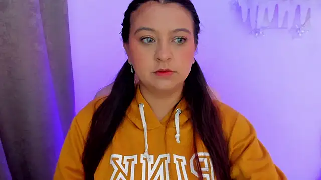 Snapshot of Sweet_Chloe06 chatting on December 14, 11:39 am Sweet Chloe06 online show from December 14, 11:39 am