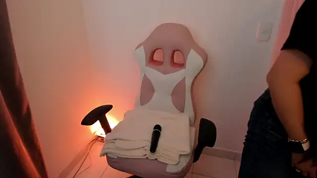 Snapshot of Sweet_Chloe06 chatting on January 21, 6:55 pm Sweet Chloe06 online show from January 21, 6:55 pm