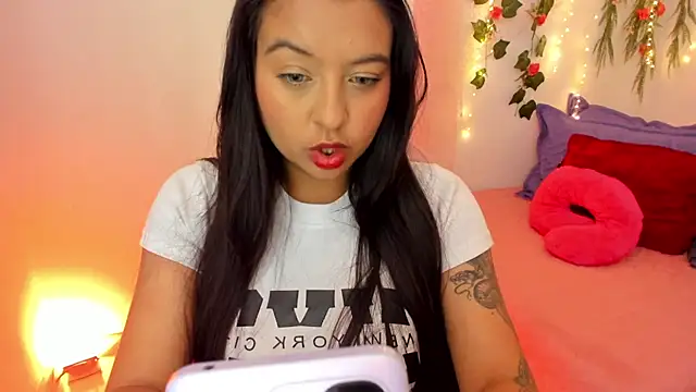 Snapshot of Sweet_Chloe06 chatting on January 28, 3:57 pm Sweet Chloe06 online show from January 28, 3:57 pm