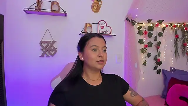 Snapshot of Sweet_Chloe06 chatting on February 4, 4:39 pm Sweet Chloe06 online show from February 4, 4:39 pm