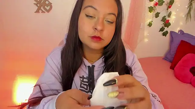 Snapshot of Sweet_Chloe06 chatting on February 11, 10:50 pm Sweet Chloe06 online show from February 11, 10:50 pm