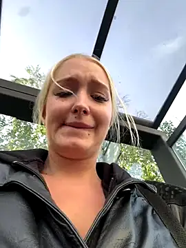 Snapshot of Milkyy_wway chatting on September 27, 7:02 am Milkyy wway online show from September 27, 7:02 am