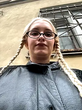 Snapshot of Milkyy_wway chatting on October 2, 7:26 am Milkyy wway online show from October 2, 7:26 am