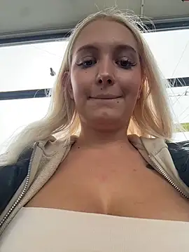 Snapshot of Milkyy_wway chatting on October 5, 12:25 pm Milkyy wway online show from October 5, 12:25 pm