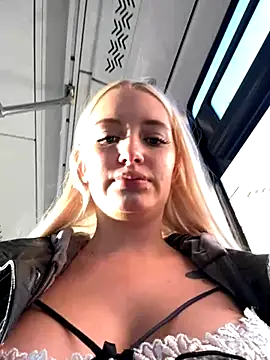 Snapshot of Milkyy_wway chatting on October 19, 6:25 am Milkyy wway online show from October 19, 6:25 am