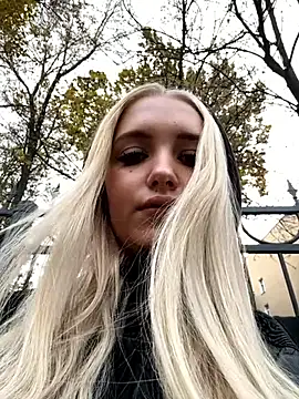 Snapshot of Milkyy_wway chatting on October 20, 6:25 am Milkyy wway online show from October 20, 6:25 am