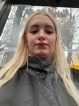 Snapshot of Milkyy_wway chatting on October 25, 6:10 am Milkyy wway online show from October 25, 6:10 am