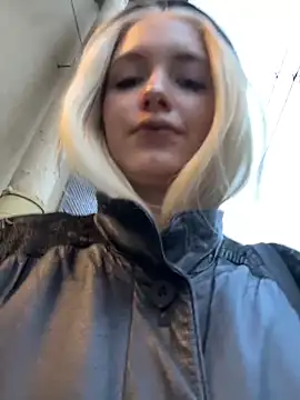 Snapshot of Milkyy_wway chatting on November 13, 7:18 am Milkyy wway online show from November 13, 7:18 am