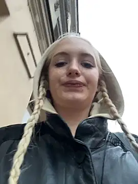 Snapshot of Milkyy_wway chatting on November 18, 6:29 am Milkyy wway online show from November 18, 6:29 am