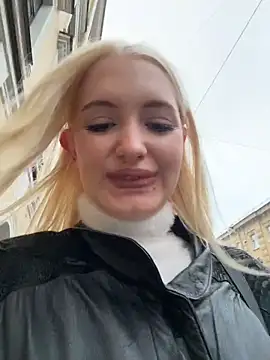 Snapshot of Milkyy_wway chatting on November 19, 6:35 am Milkyy wway online show from November 19, 6:35 am