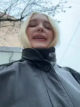 Snapshot of Milkyy_wway chatting on December 15, 7:12 am Milkyy wway online show from December 15, 7:12 am