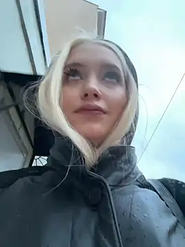 Snapshot of Milkyy_wway chatting on December 20, 7:15 am Milkyy wway online show from December 20, 7:15 am