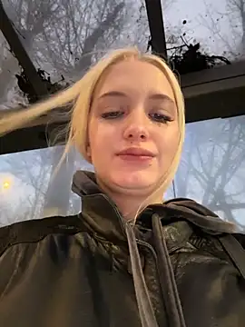 Snapshot of Milkyy_wway chatting on December 21, 6:31 am Milkyy wway online show from December 21, 6:31 am