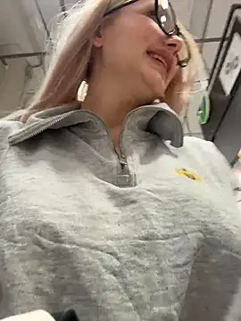 Snapshot of Milkyy_wway chatting on January 12, 7:35 am Milkyy wway online show from January 12, 7:35 am