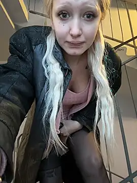 Snapshot of Milkyy_wway chatting on February 2, 6:12 am Milkyy wway online show from February 2, 6:12 am