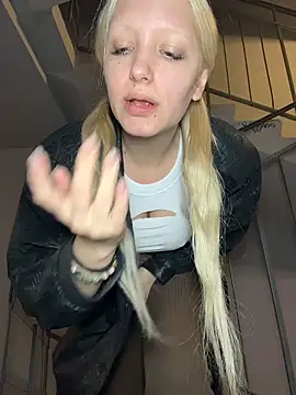 Snapshot of Milkyy_wway chatting on February 7, 4:16 am Milkyy wway online show from February 7, 4:16 am