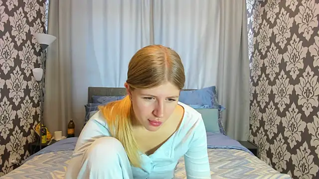 kirraa  online show from September 27, 12:10 pm