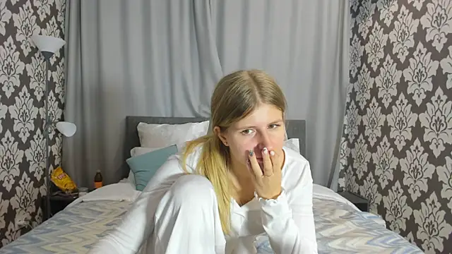 kirraa  online show from September 29, 1:38 pm