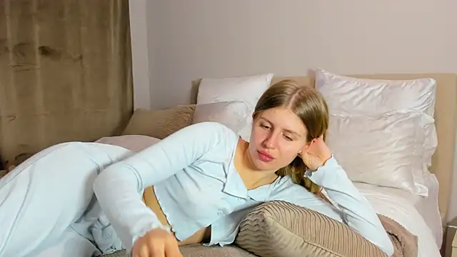 kirraa  online show from November 21, 7:34 pm