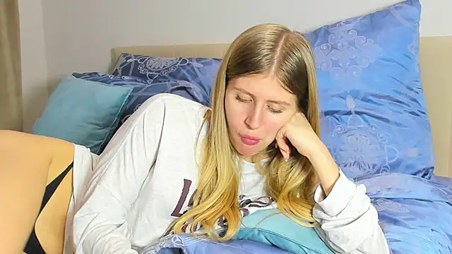 kirraa  online show from January 8, 7:49 pm