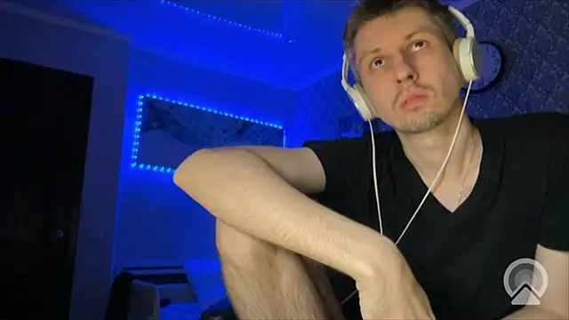 Snapshot of Aki-Laky chatting on December 15, 7:29 pm Aki-Laky online show from December 15, 7:29 pm