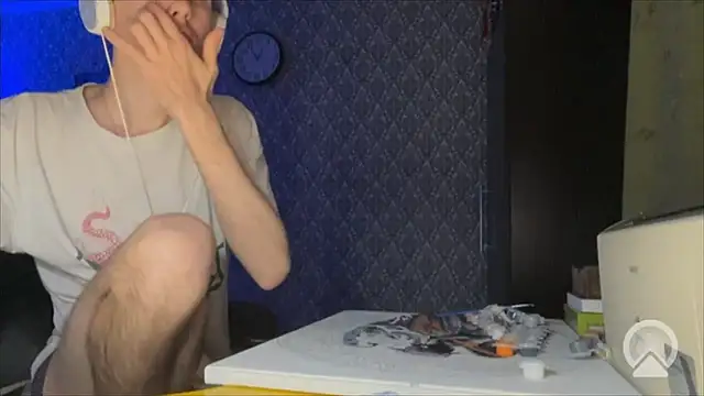 Snapshot of Aki-Laky chatting on December 22, 7:55 pm Aki-Laky online show from December 22, 7:55 pm