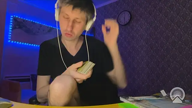 Snapshot of Aki-Laky chatting on January 11, 7:30 pm Aki-Laky online show from January 11, 7:30 pm