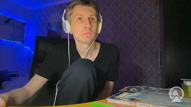 Snapshot of Aki-Laky chatting on January 14, 6:13 pm Aki-Laky online show from January 14, 6:13 pm