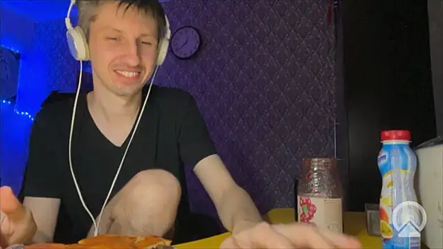 Snapshot of Aki-Laky chatting on January 15, 7:39 pm Aki-Laky online show from January 15, 7:39 pm