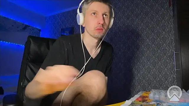 Aki-Laky online show from March 12, 7:09 pm