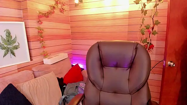 marien thomson  online show from March 22, 10:26 pm